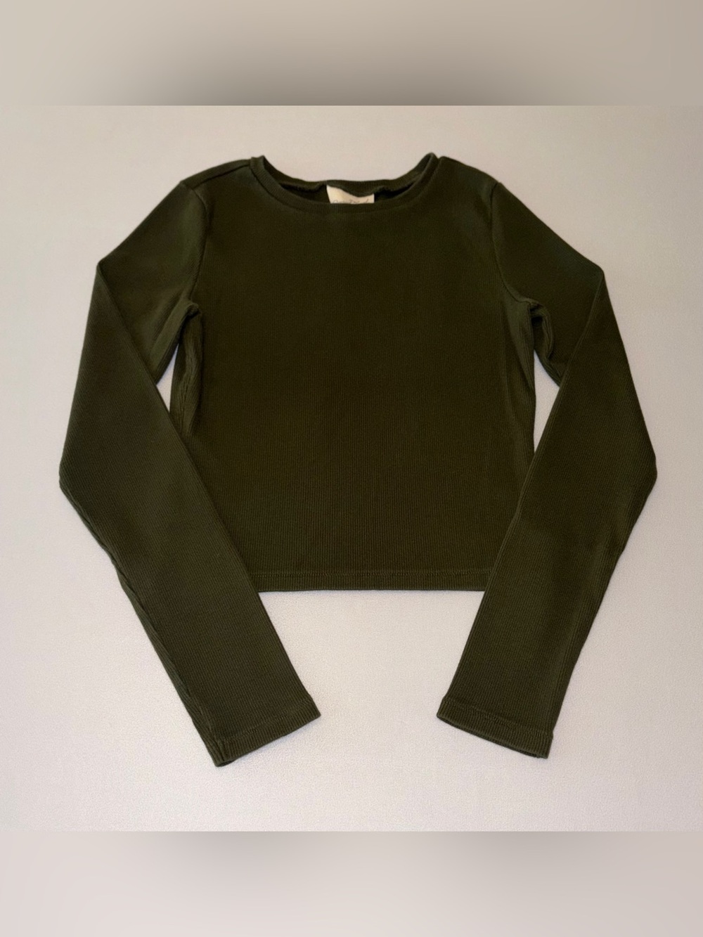 Dark green cropped shirt